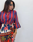 Camicia coreana con bottone rosso/blu