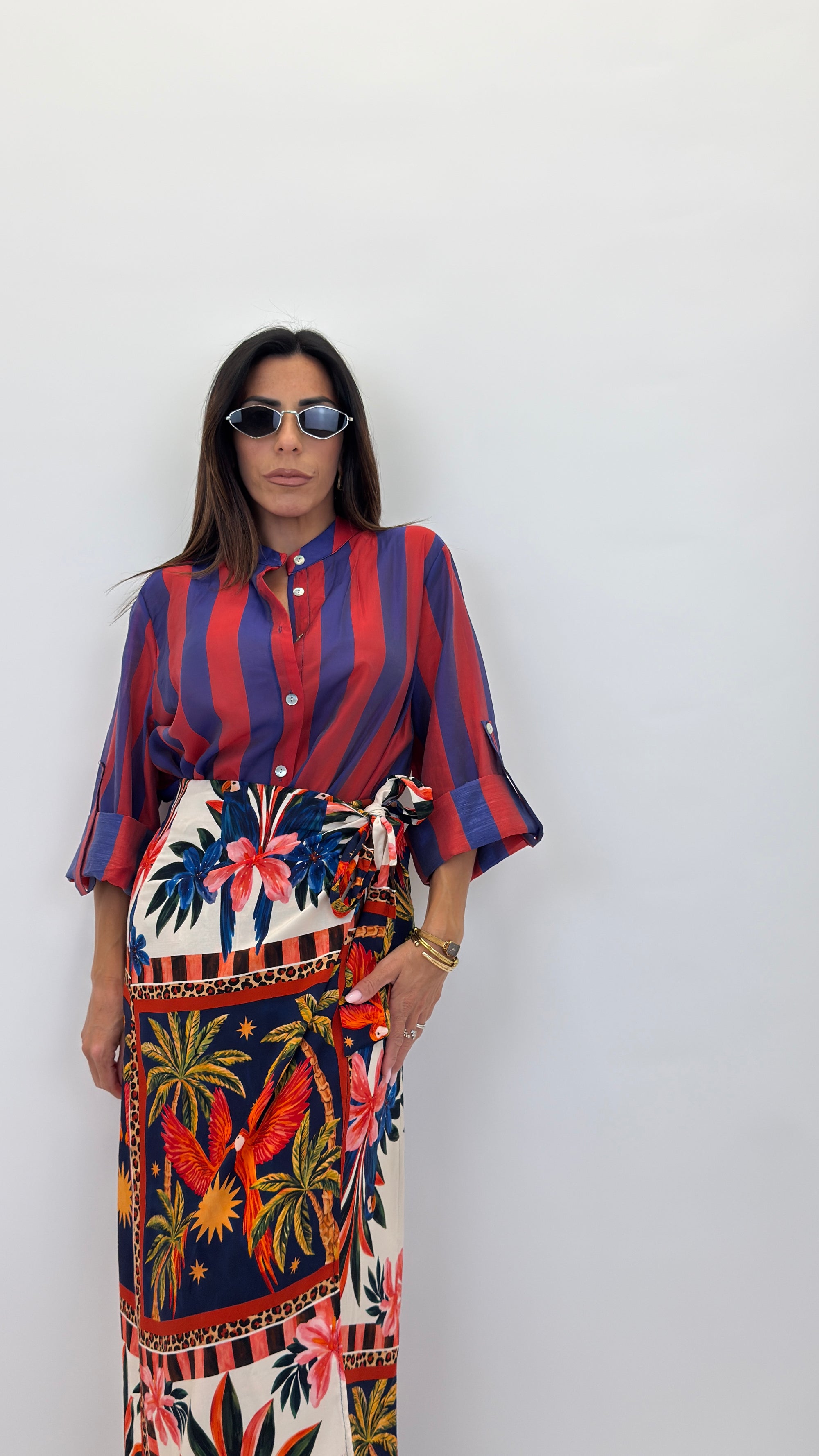 Camicia coreana con bottone rosso/blu