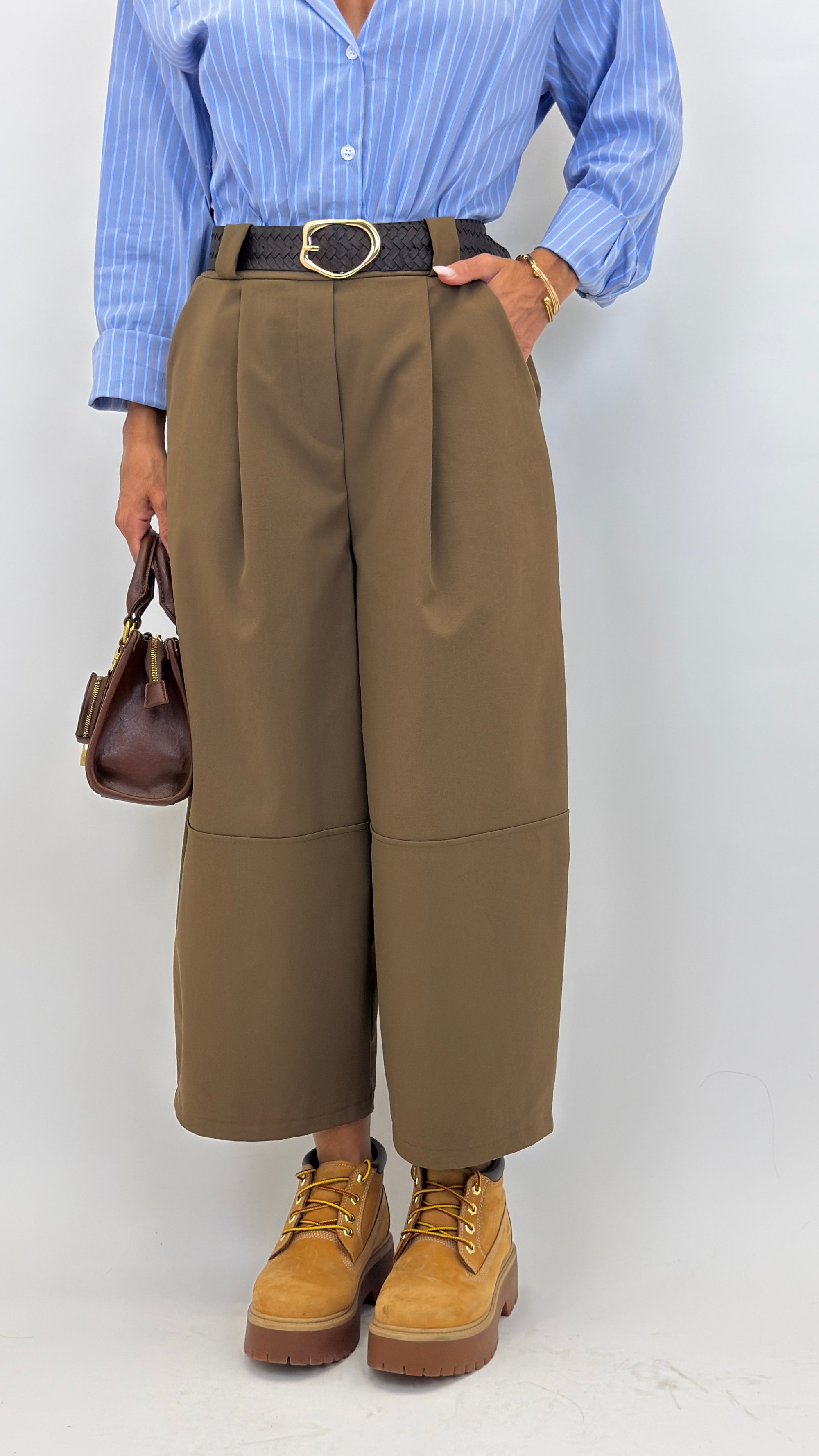 Pantalone barrel cropped a vita alta con pinces