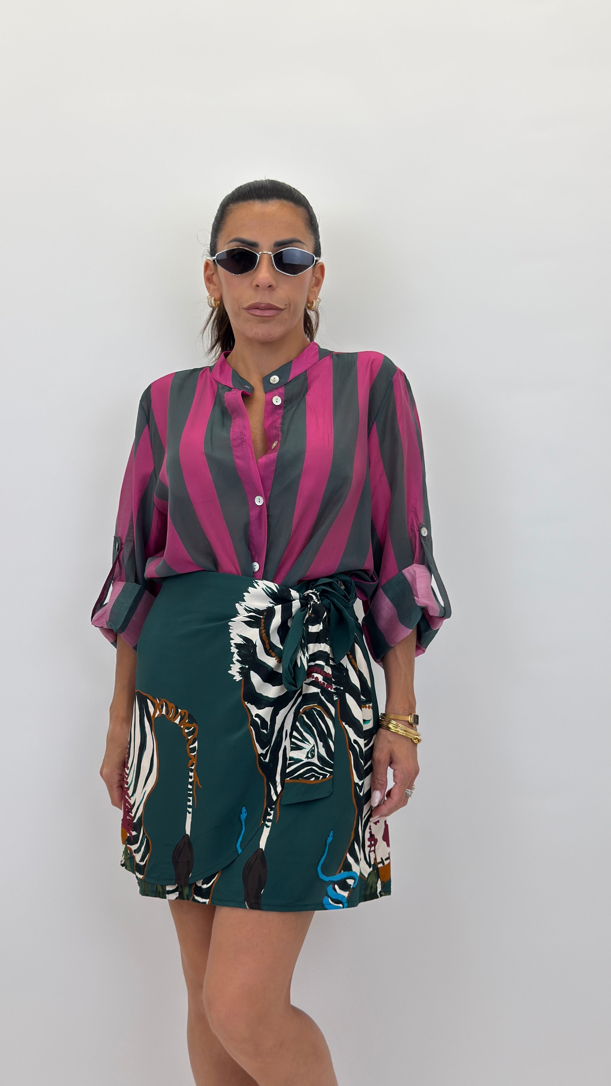 Camicia coreana con bottone fucsia/verde