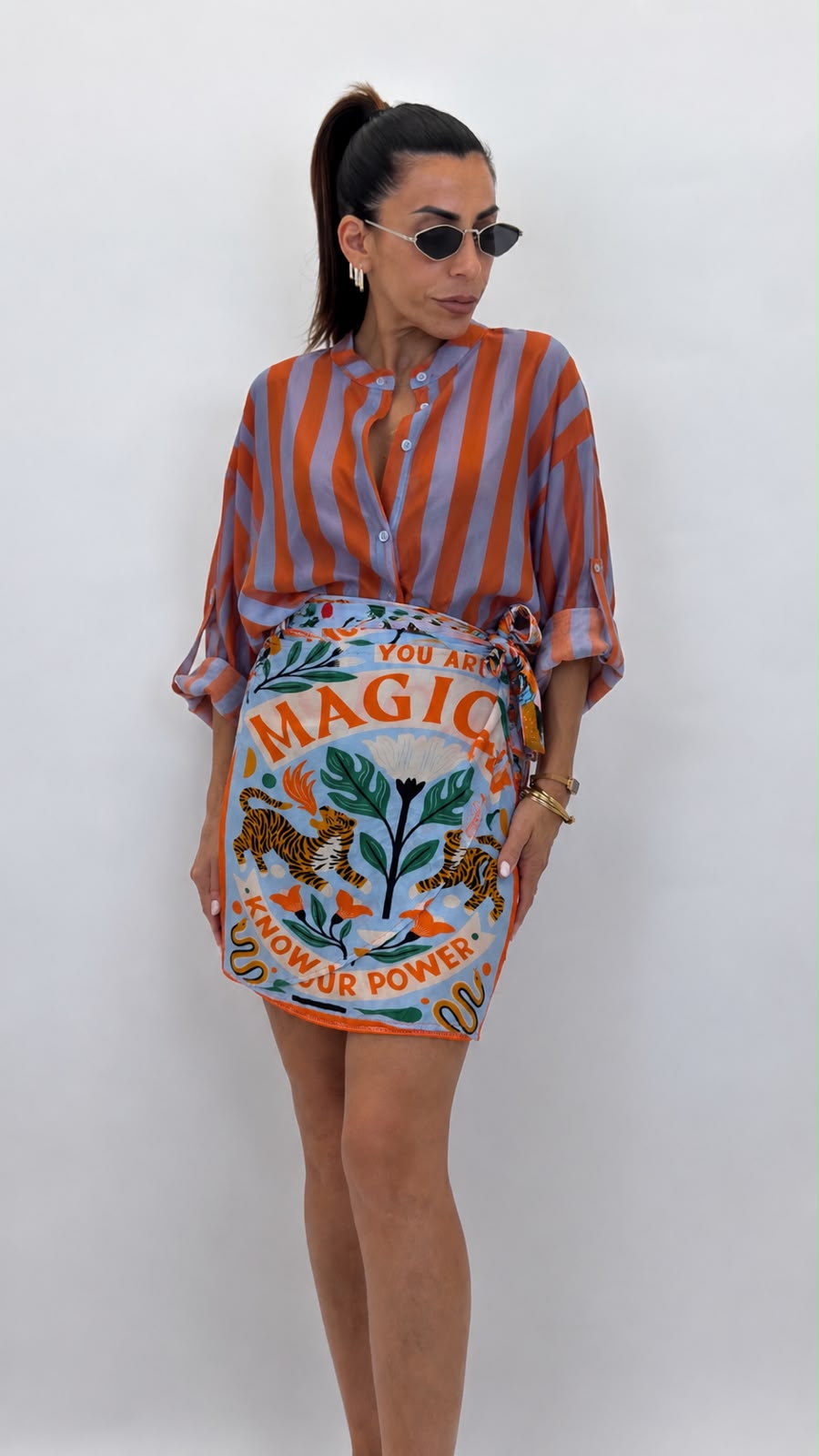 Camicia coreana con bottone celeste/arancio